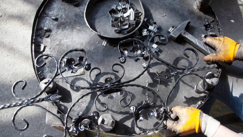 La sculpture en grillage et fil de fer : matériaux, outils et astuces
