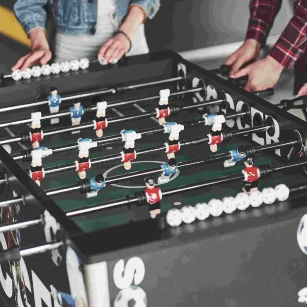Le baby-foot : la touche déco vintage qui fait sensation dans le salon