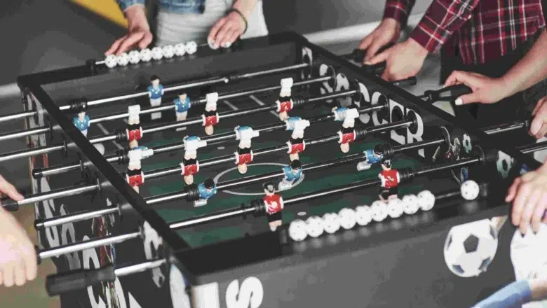 Le baby-foot : la touche déco vintage qui fait sensation dans le salon