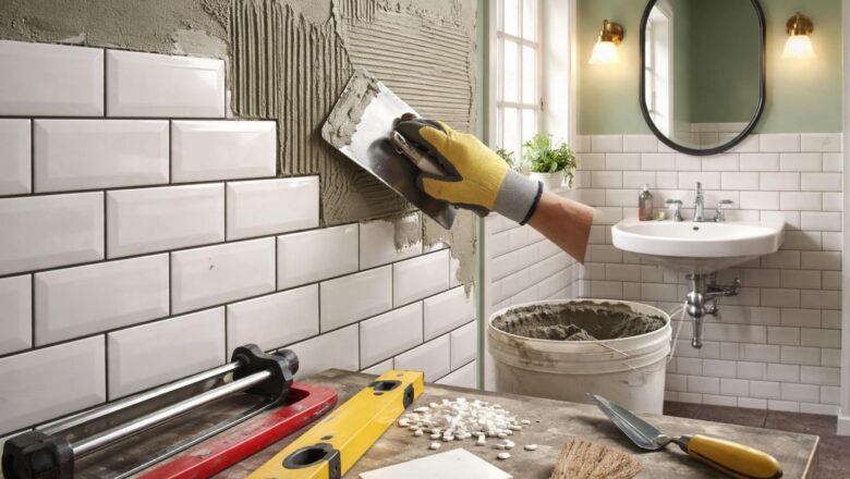 Poser du carrelage mural métro : le tutoriel pour une salle de bain rétro